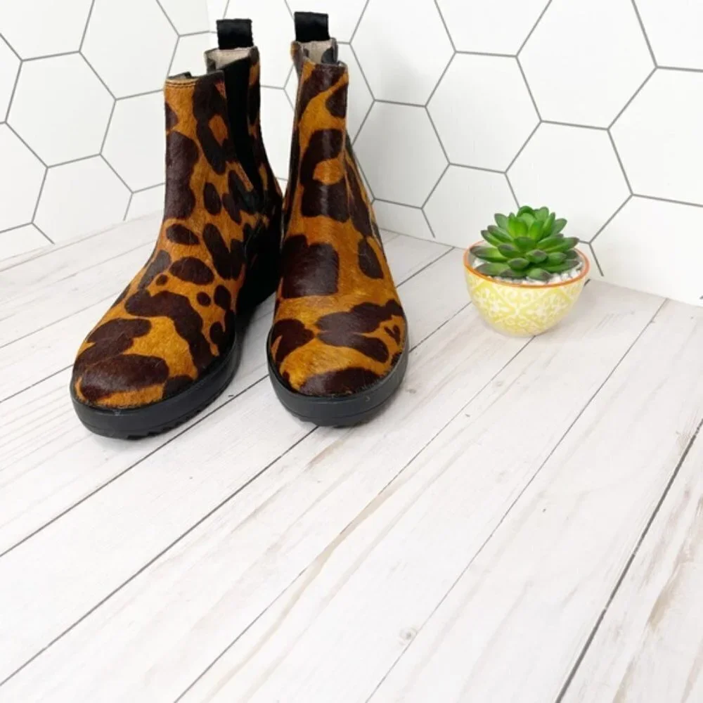 Louise et Cie Zareb Y2K Lug Sole Platform Pull on Construction Ankle Boots 8.5